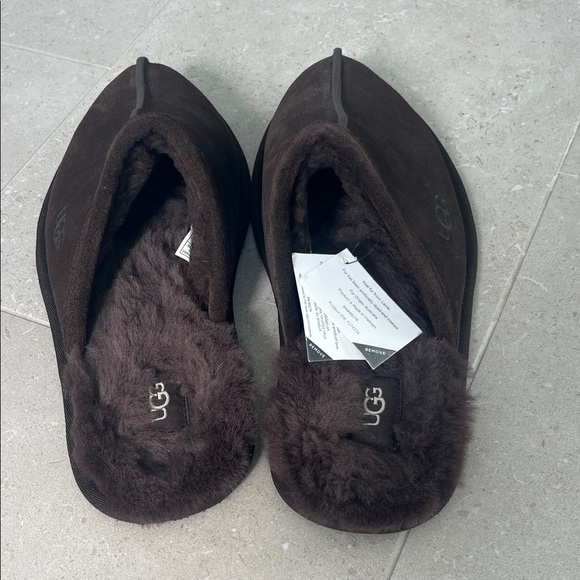 UGG Slippers - Picture 3 of 4